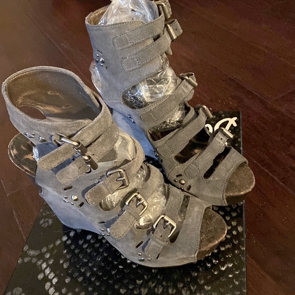 Womens studded, Pure Suede, RightSide Buckle Shoe, size 7.5 Sam Edelman - Picture 1 of 12